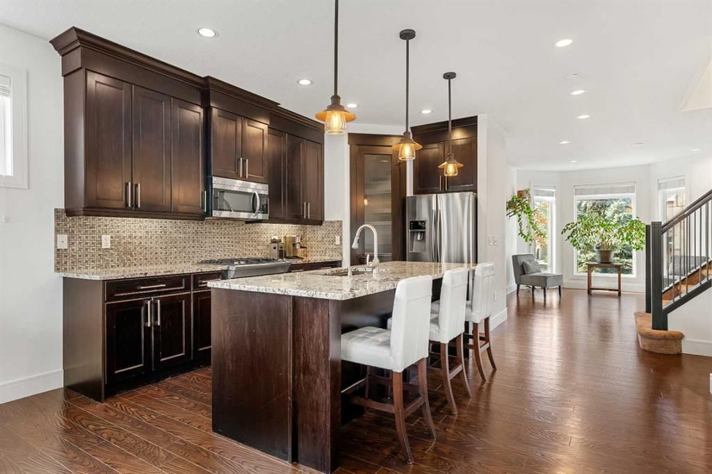 4530 20 Avenue NW, Calgary — photo 3 of 43