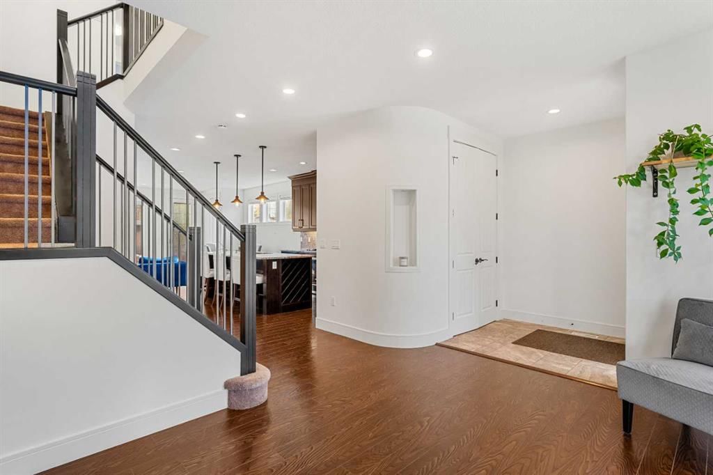 4530 20 Avenue NW, Calgary — photo 5 of 43