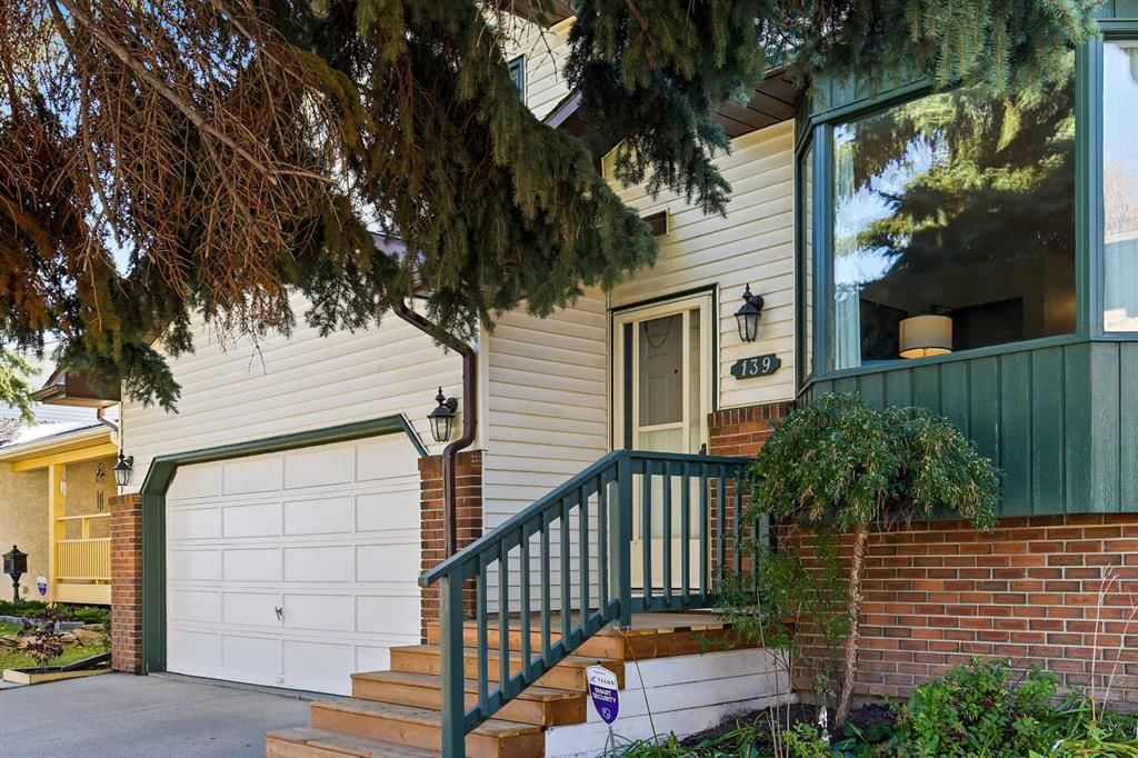 139 Stratton Crescent SW, Calgary — photo 5 of 48