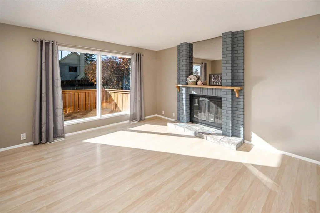 27 Strathearn Crescent SW, Calgary — photo 4 of 38