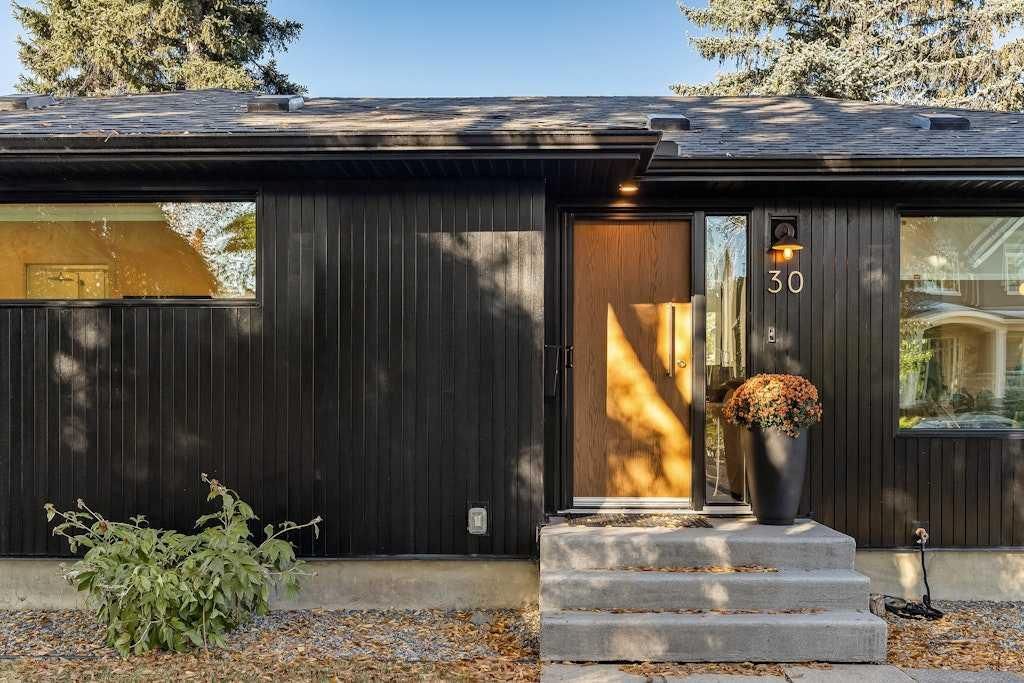 30 Lissington Drive SW, Calgary — photo 2 of 45