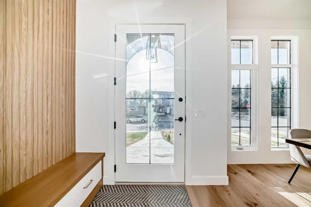 2048 41 Avenue SW, Calgary — photo 2 of 50