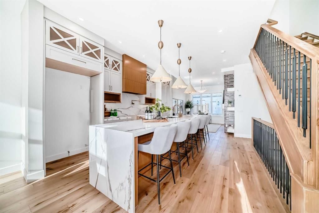 2048 41 Avenue SW, Calgary — photo 3 of 50