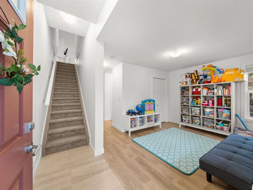 304 Copperstone Manor SE, Calgary — photo 4 of 38