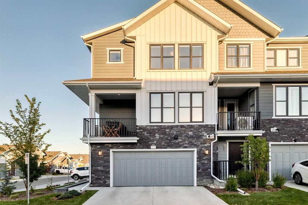 909 Crestridge Common SW, Calgary — photo 2 of 49