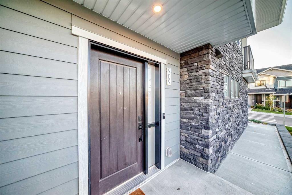 909 Crestridge Common SW, Calgary — photo 3 of 49