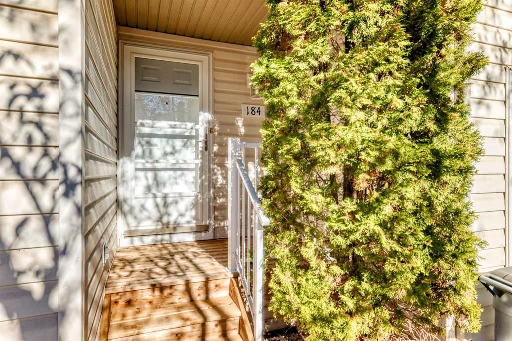 184 Mt Aberdeen Manor SE, Calgary — photo 4 of 48