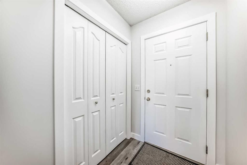 184 Mt Aberdeen Manor SE, Calgary — photo 5 of 48