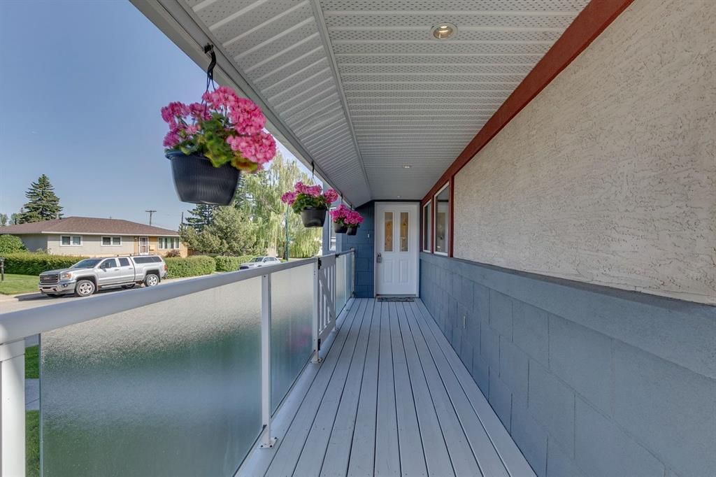 71 Sackville Drive SW, Calgary — photo 5 of 42