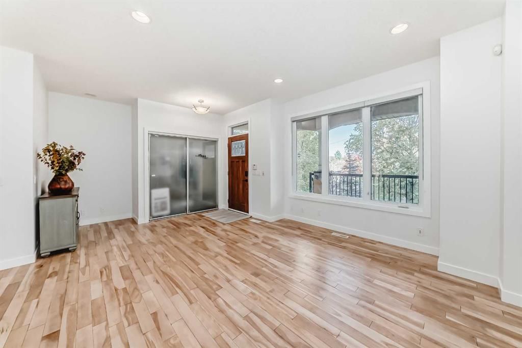 3609 Parkhill Street SW, Calgary — photo 4 of 41
