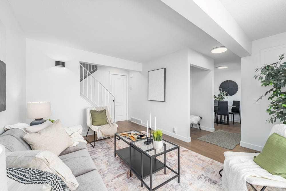 20, 1055 72 Avenue NW, Calgary — main listing photo