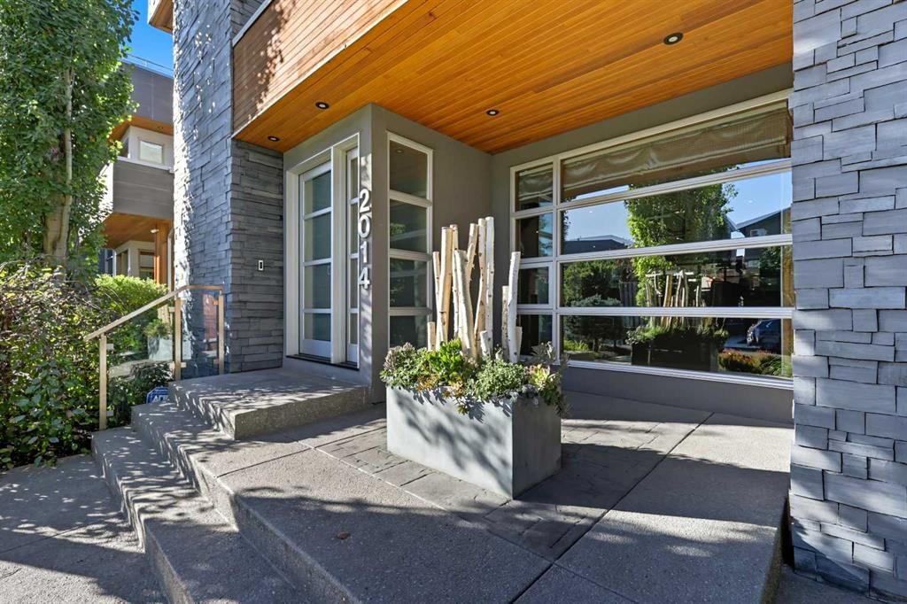 2014 32 Avenue SW, Calgary — photo 2 of 49
