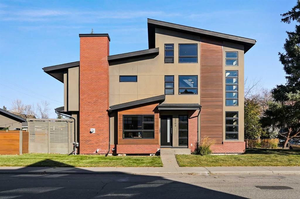 2702 28 Avenue SW, Calgary — main listing photo