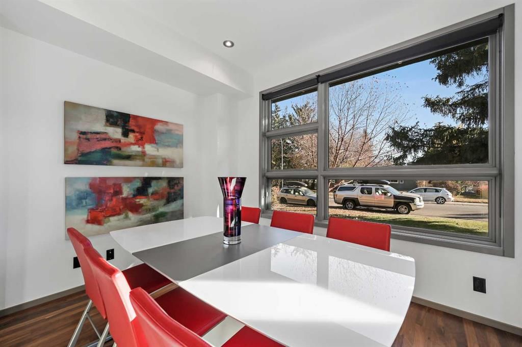 2702 28 Avenue SW, Calgary — photo 4 of 50