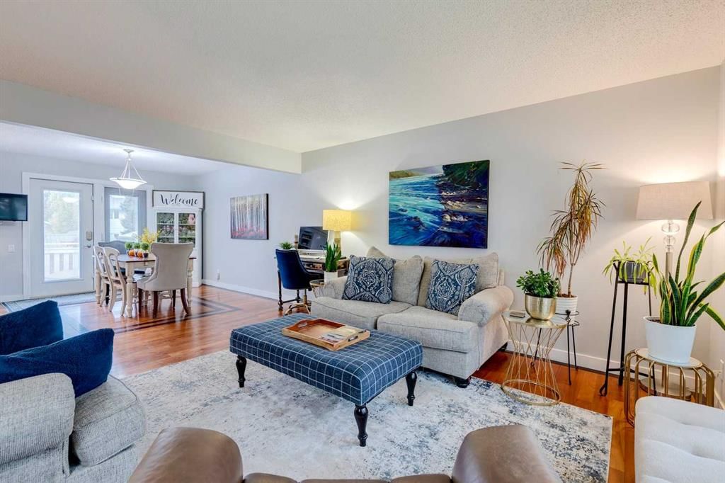 9927 Oakfield Drive SW, Calgary — photo 4 of 47