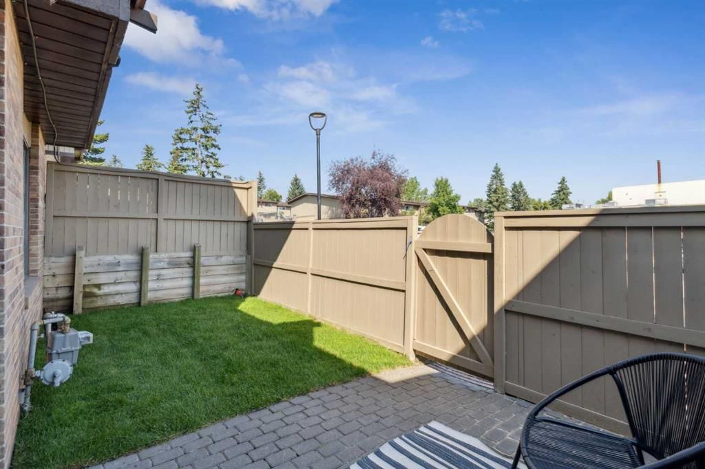 21, 1055 72 Avenue NW, Calgary — photo 3 of 19