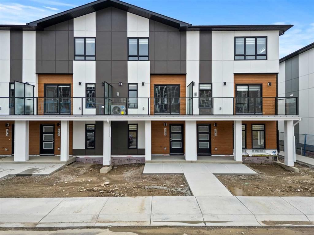 8313 8 Avenue SW, Calgary — main listing photo