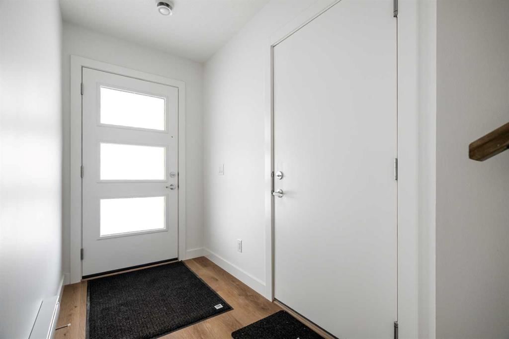 8313 8 Avenue SW, Calgary — photo 2 of 40