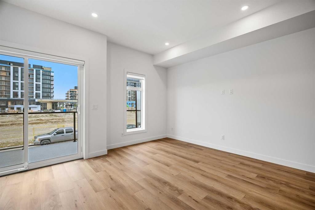 8313 8 Avenue SW, Calgary — photo 5 of 40