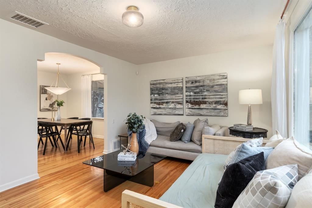 437 30 Avenue NW, Calgary — photo 2 of 39