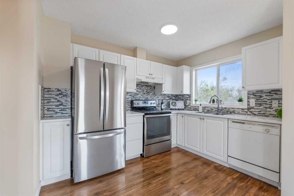 4 Citadel Point NW, Calgary — photo 3 of 26