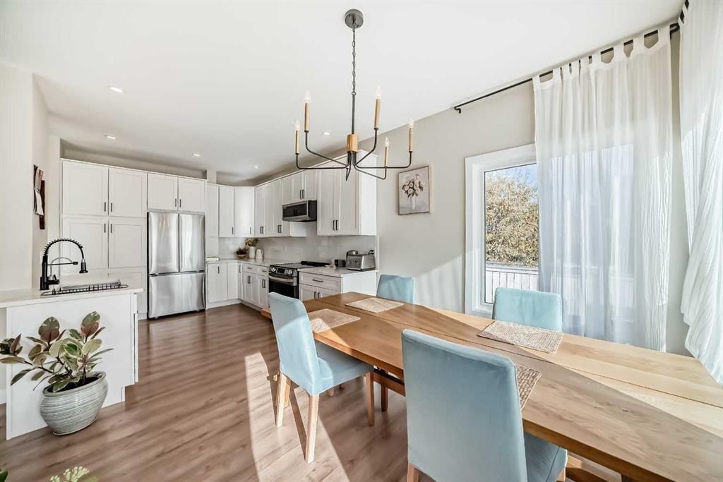 43 Bridlewood Green SW, Calgary — photo 4 of 39