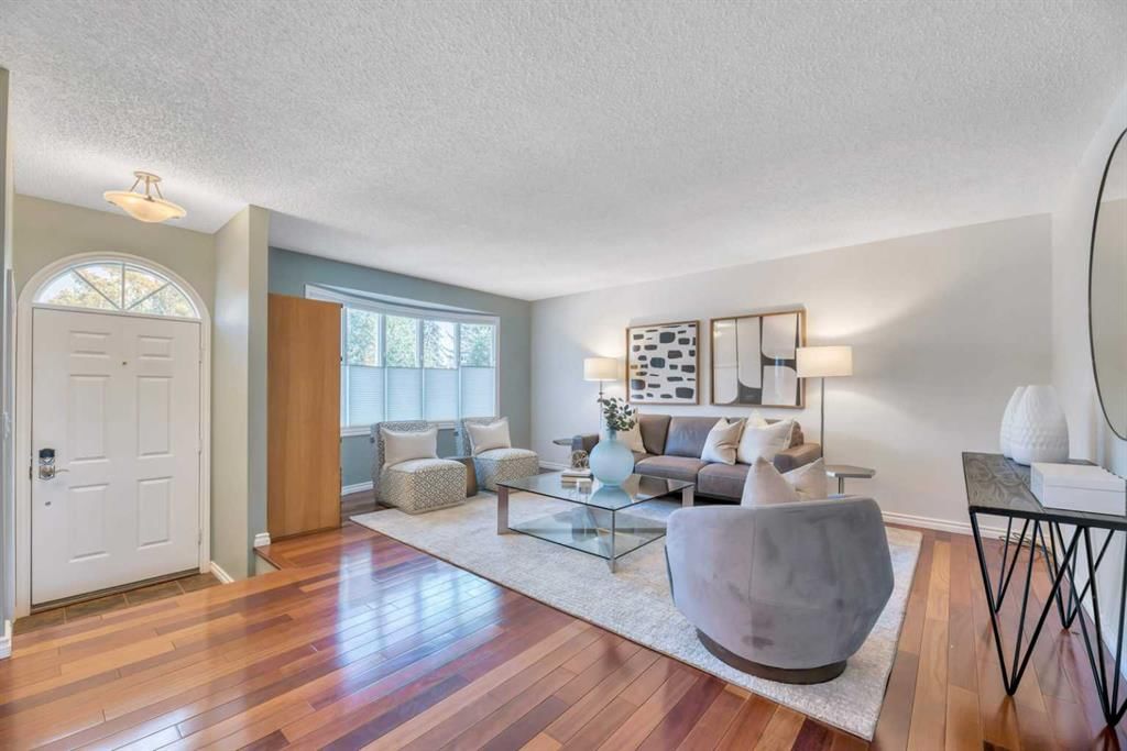 17 Windermere Road SW, Calgary — photo 3 of 42