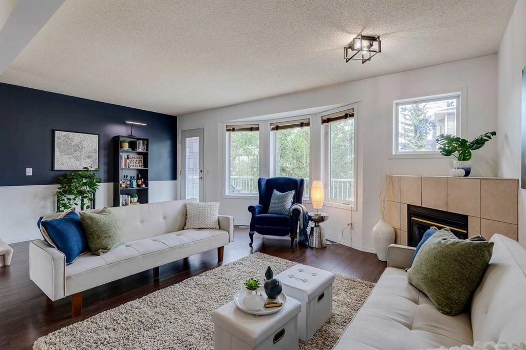 396 Regal Park NE, Calgary — photo 2 of 25