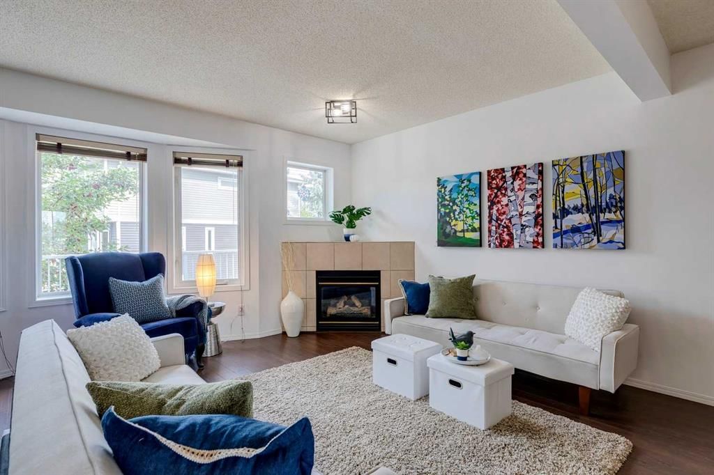 396 Regal Park NE, Calgary — photo 3 of 25