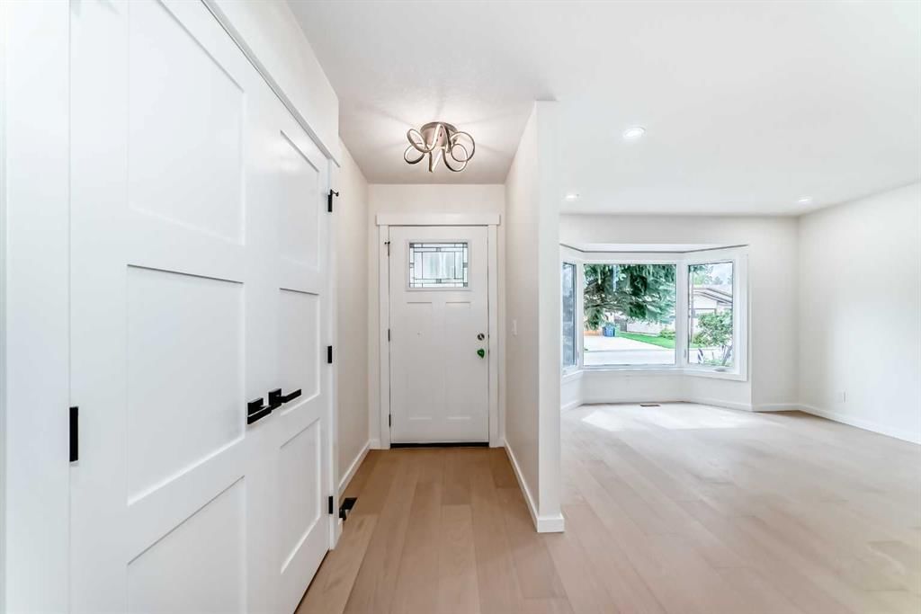 64 Woodstock Road SW, Calgary — photo 3 of 41