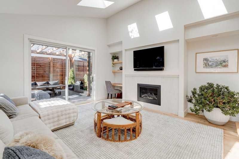 128 Oakside Bay SW, Calgary — photo 4 of 49