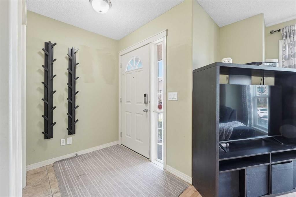 23 Cramond Circle SE, Calgary — photo 3 of 41