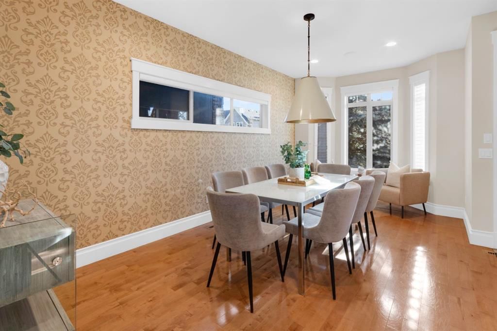 2046 49 Avenue SW, Calgary — photo 3 of 44