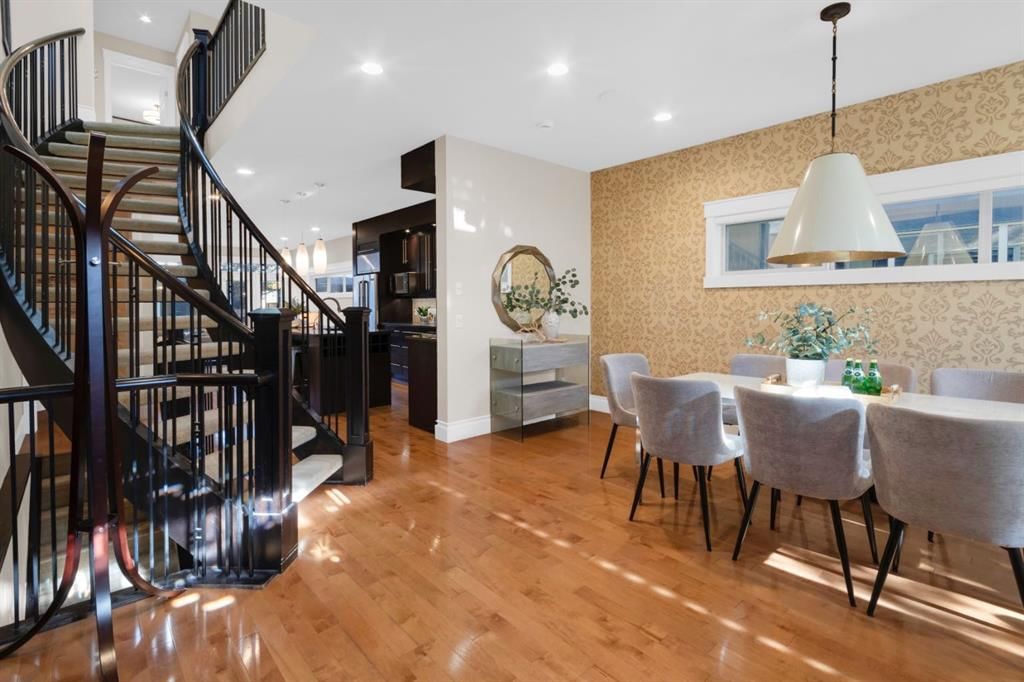 2046 49 Avenue SW, Calgary — photo 4 of 44