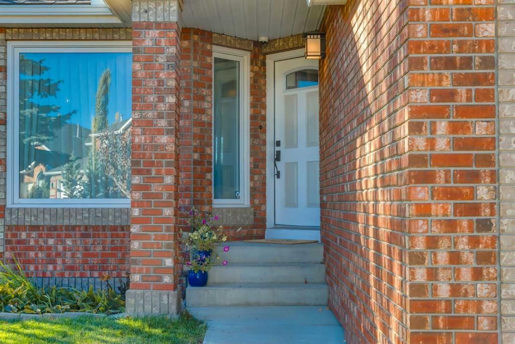 208 Citadel Park NW, Calgary — photo 3 of 50