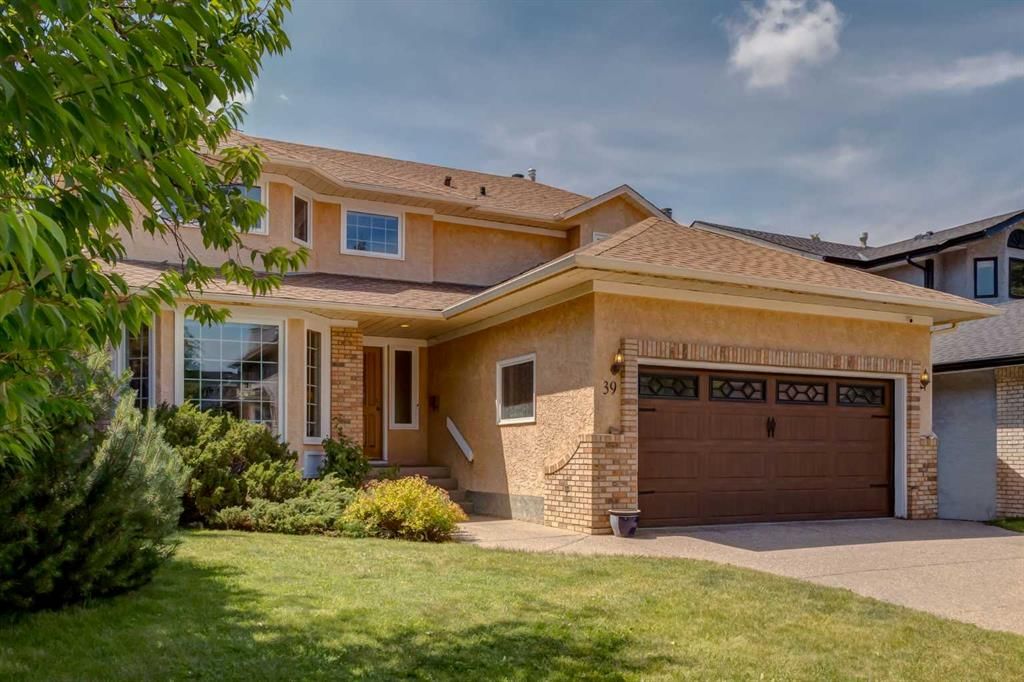 39 Canterbury Court SW, Calgary — photo 2 of 50