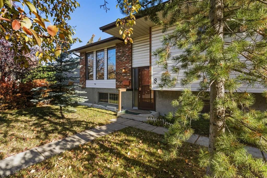 8 Ranchlands Crescent NW, Calgary — photo 2 of 32