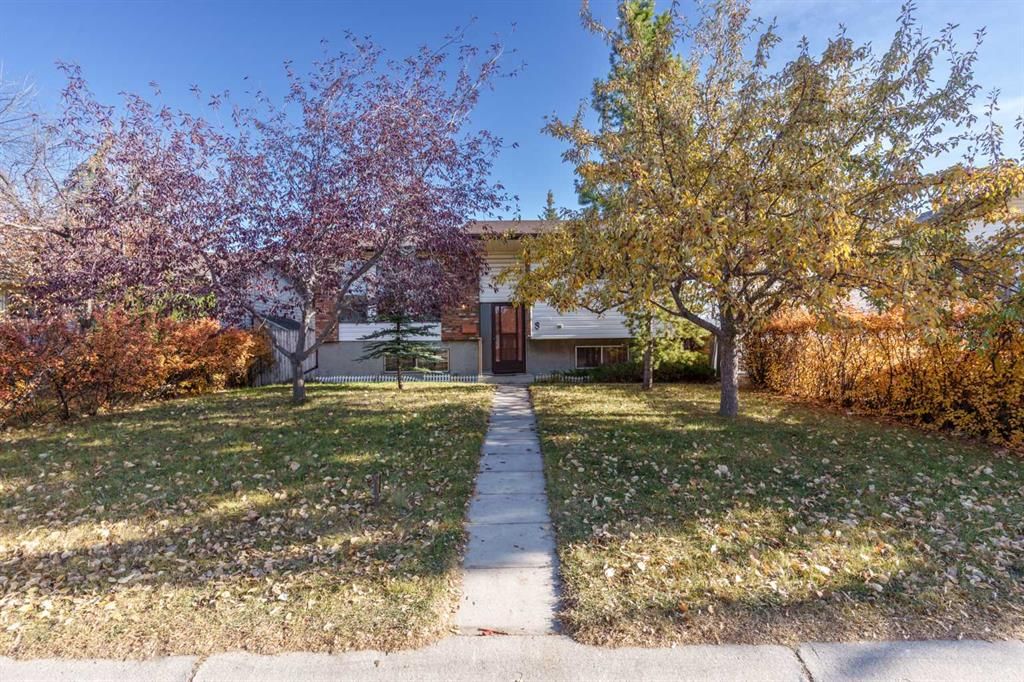 8 Ranchlands Crescent NW, Calgary — photo 4 of 32