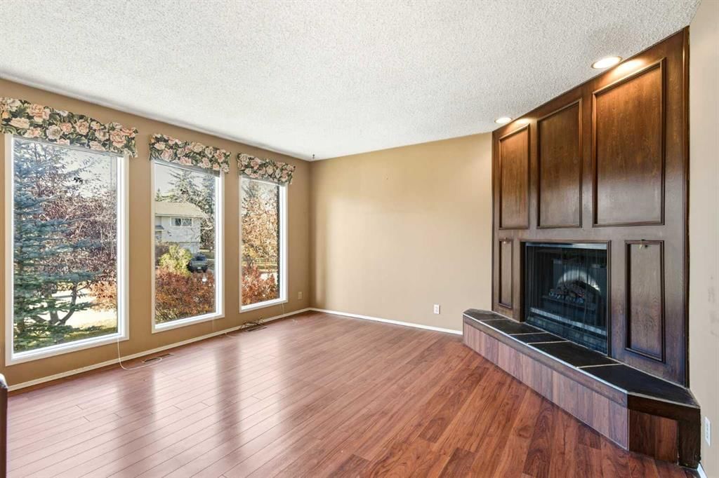 8 Ranchlands Crescent NW, Calgary — photo 5 of 32