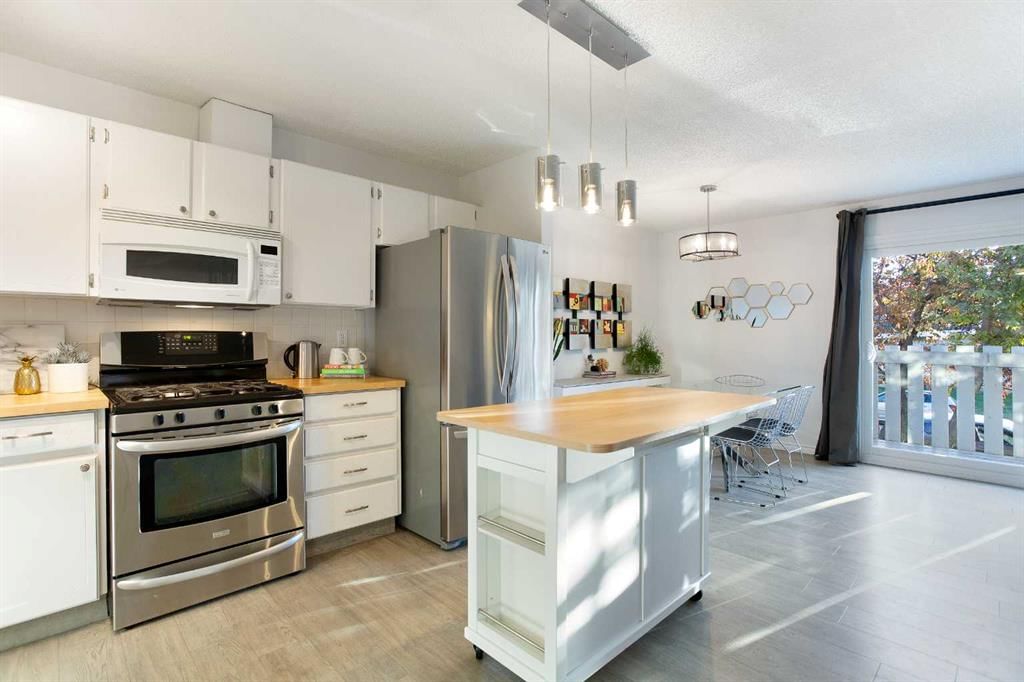 5248 19 Avenue NW, Calgary — photo 4 of 33