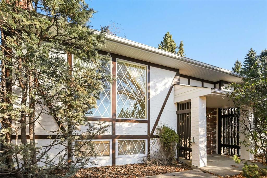 2416 Palliser Drive SW, Calgary — main listing photo