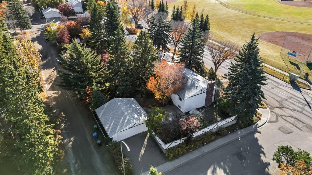 2416 Palliser Drive SW, Calgary — photo 4 of 39