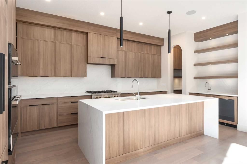 716 18 Avenue NW, Calgary — photo 4 of 50