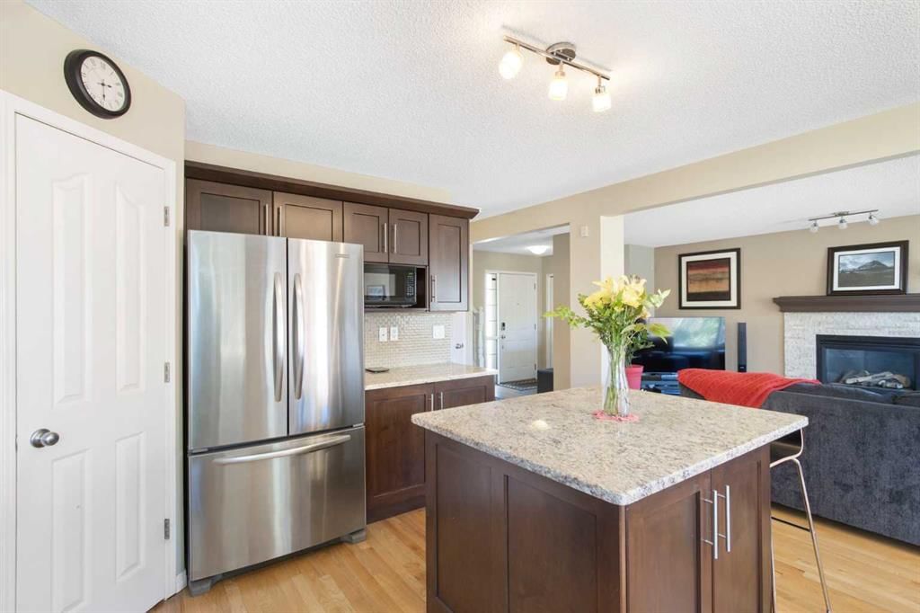 38 Spring Crescent SW, Calgary — photo 5 of 38