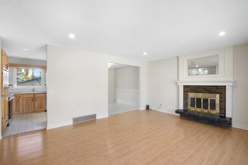 1452 Lake Sylvan Drive SE, Calgary — photo 4 of 37