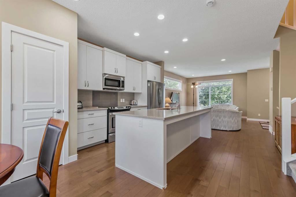 1318 Walden Drive SE, Calgary — photo 4 of 43