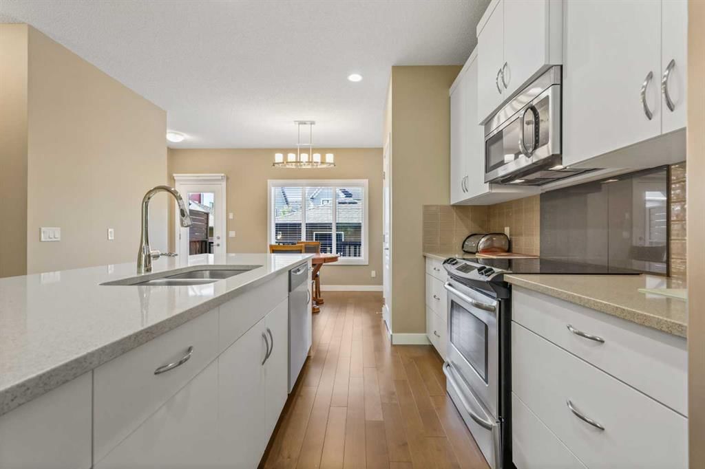 1318 Walden Drive SE, Calgary — photo 5 of 43