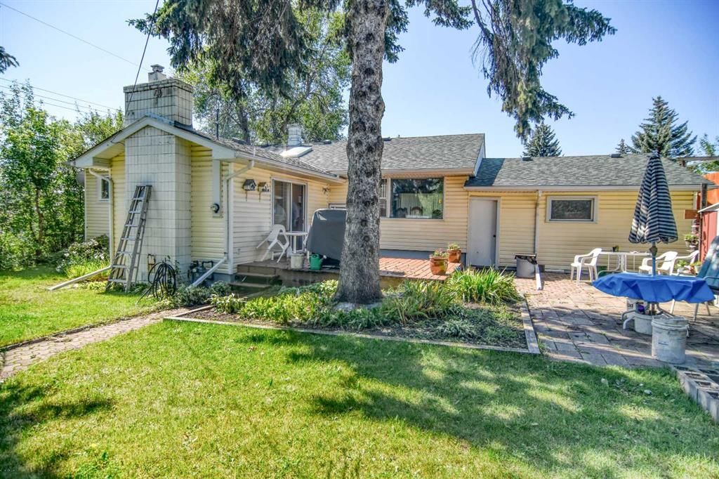 1140 Trafford Drive NW, Calgary — photo 4 of 23