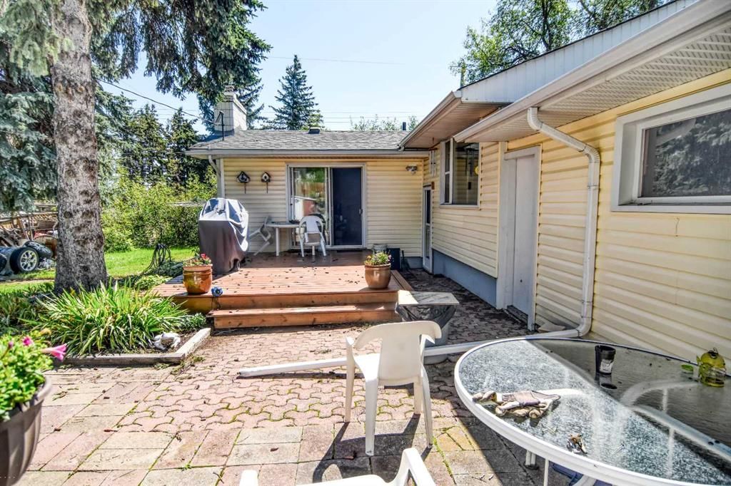 1140 Trafford Drive NW, Calgary — photo 5 of 23