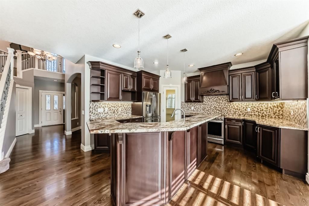 84 Evergreen Lane SW, Calgary — photo 3 of 50